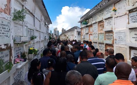 Enterrado Corpo Do Pm Morto A Tiros No Bairro Da Santa Cruz Bahia No Ar