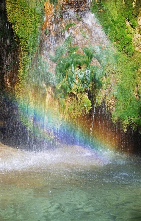 Cascada Del Arco Iris Foto De Archivo Imagen De Turistas