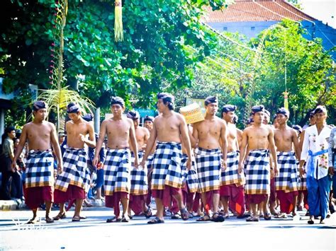 10 Fakta Tentang Pakaian Adat Bali Yang Unik Dan Sarat Akan Makna Orami