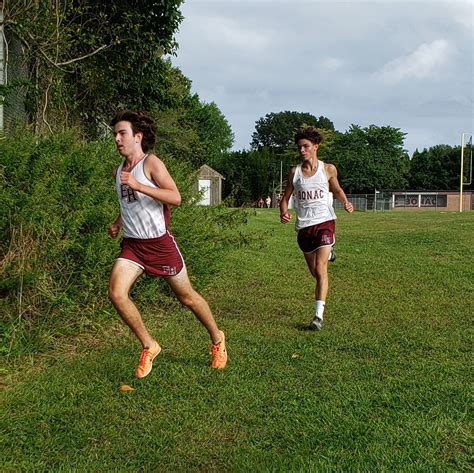 East Hampton Boys Girls Cross Country Teams Are Vying For League
