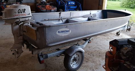 16 Foot Alumacraft Boat