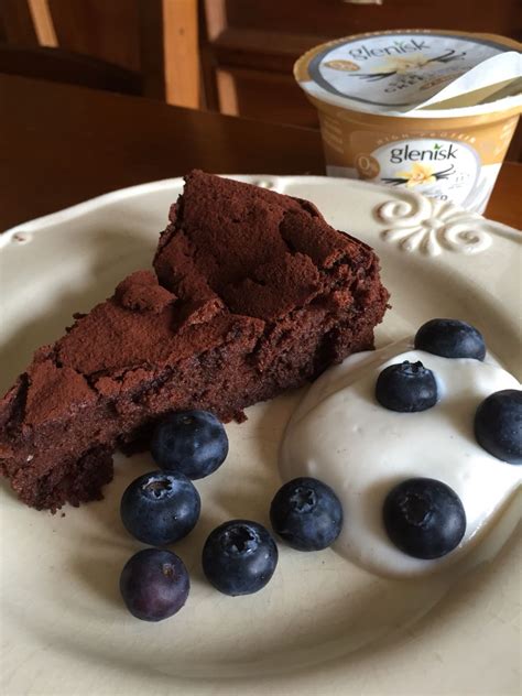 For this recipe you will need a 20cm/8in round springform cake tin. Chocolate mousse cake with vanilla strained Greek yoghurt ...