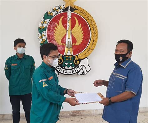 Bukan hanya pesawat, sarana lain seperti kereta api dengan aneka rute perjalanan juga bisa kamu pesan dengan mudah di sini. Tolak Impor Beras, Koalisi Mahasiswa Pertanian UPN Yogya ...