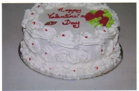 One of the keys to a cake that doesn't wobble is even layers. 10 inch 2 Layer Cake: Pates Plus Bakery