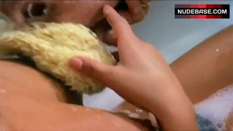 Pamela Prati Nude In Bath La Moglie In Bianco L Amante Al Pepe 1