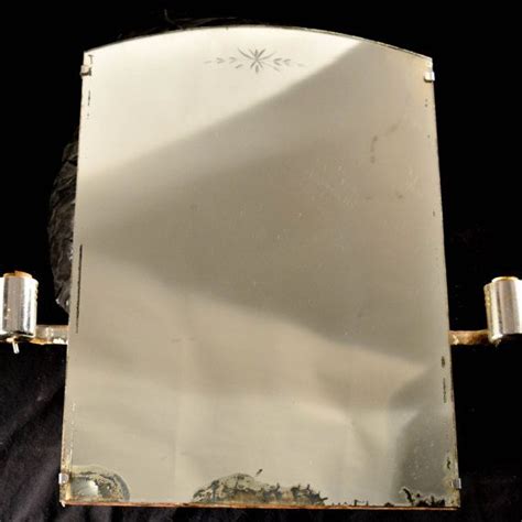 Mirrored medicine cabinet with lights. Mirrored Medicine Cabinet with Light Fixtures on each side ...