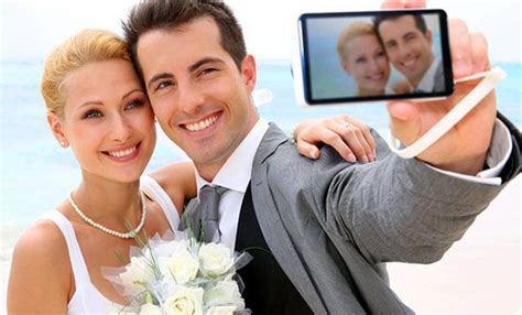 Wedding Selfie Ideas To Make Some Fun On Selfie Booths And Stations Wedding Paper Divas Wedding