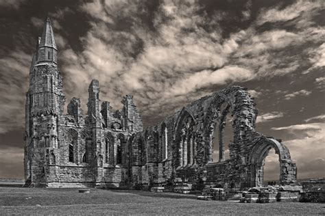 Gothic Whitby Abbey 廃墟