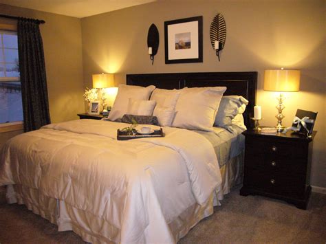 Bedrooms can be difficult to decorate. Small Master Bedroom Ideas for Decorating - MidCityEast