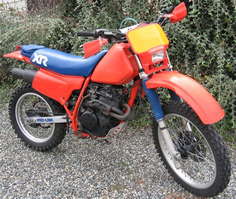 The engine produces a maximum peak output power of 34.87 hp (25.5 kw) @ 10500 rpm and a maximum. HONDA XR 250 R