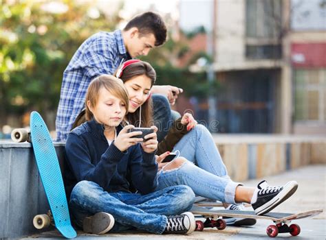 Teenagers With Mobile Phones Stock Photo Image Of Friendship Listen