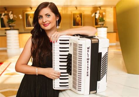 Piano Accordion Player In Dubai Female Piano Player For Hotels