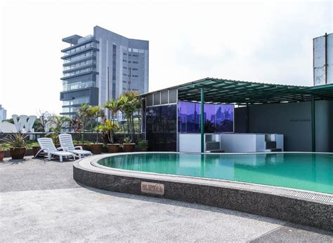 The pay per hour hotel rooms will fit your needs. Discount 90% Off Oyo 197 Hotel Ww Kl Malaysia | Q Hotel ...