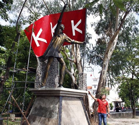 Bonifacio S Monument Moved To Pinaglabanan Shrine The Manila Times