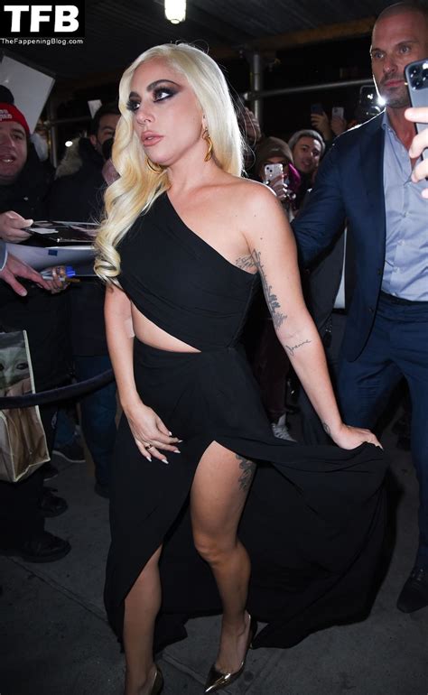 Lady Gaga 在曼哈顿炫耀她的内裤 66 相片 裸体名人