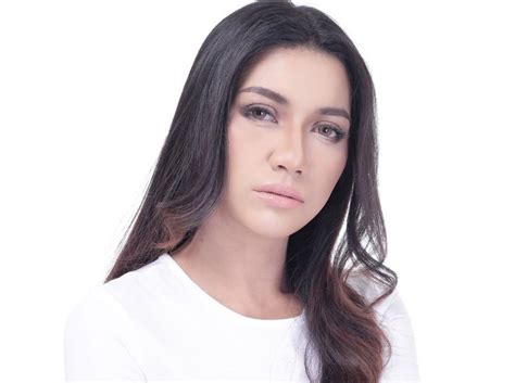 Sedikit sebanyak korang dah kenal zaza. Zara Zya harap peminat hanya sokong kerjaya, tidak atur ...