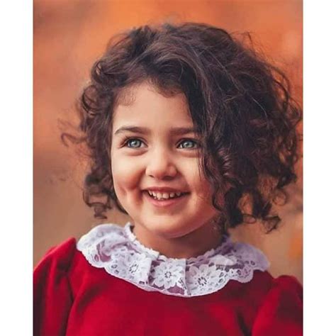 طفلة إيرانية تشعل مواقع التواصل الاجتماعي بجمالها ورقة ملامحها صور تركيا الآن