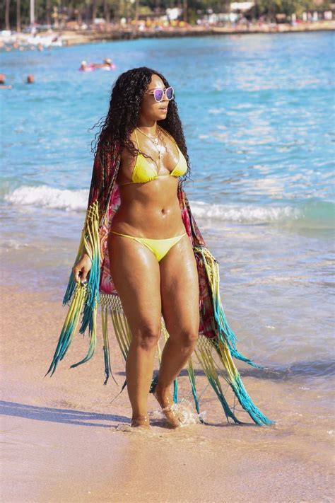 Ashanti Wears A Yellow Bikini At The Beach In Hawaii 11212017