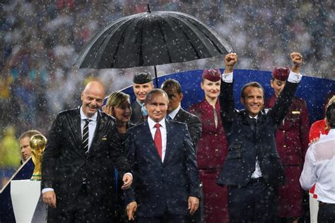 World Cup 2018 Vladimir Putin Given Umbrella While Other Leaders