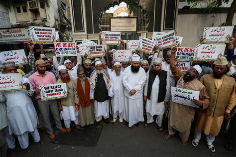 India Criminalizes Instant ‘talaq’ Divorces For Muslim Men The New York Times
