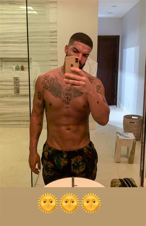 drake s shirtless selfie has folks in their feelings