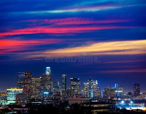 Im Stadtzentrum Gelegene La Nacht Los Angeles Sonnenuntergangskyline