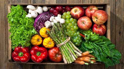 Going Vegetarian Benefits Risks Types Sample Menu Everyday Health