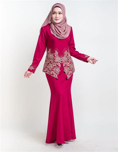 باجو كوروڠ) is a traditional malay costume which loosely translated as enclosed dress. Baju Kurung Moden Pendek Sereni - Red