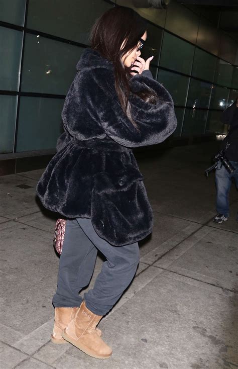 Rihanna In Fur Coat Arrives At Jfk Airport 09 Gotceleb