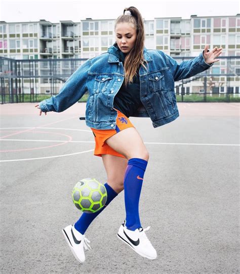 Pin Van Kris Op Lieka Martens Vrouwenvoetbal Voetbal Meisjes