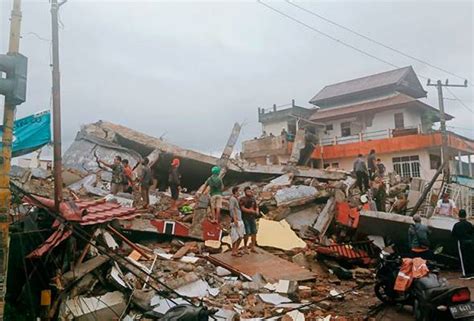 Kata gempa bumi juga digunakan untuk menunjukkan daerah asal terjadinya kejadian gempa bumi tersebut. Gempa bumi kuat landa Sulawesi, Indonesia | Astro Awani