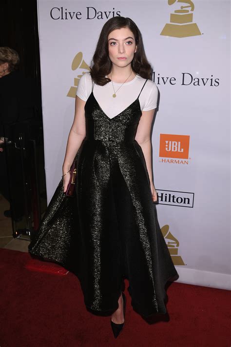 Lorde Style Charting The Dark Fashion Sense Of This Breakout Star