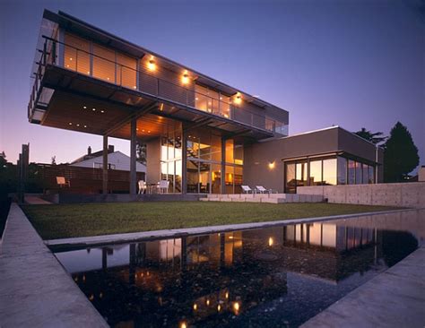 Beautiful Reflecting Pool Captures The Silhouette Of The Modern House