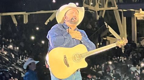 Garth Brooks Plays To Record Breaking San Diego Crowd The Music Universe