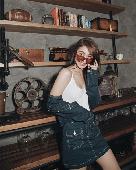 15 Denim Skirt Outfit Ideas That Will Never Go Out Of Style Previewph