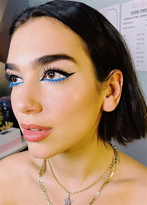 Lipa has posted both photos of her in extreme glam getting ready for the. Dua Lipa | Source | No eyeliner makeup