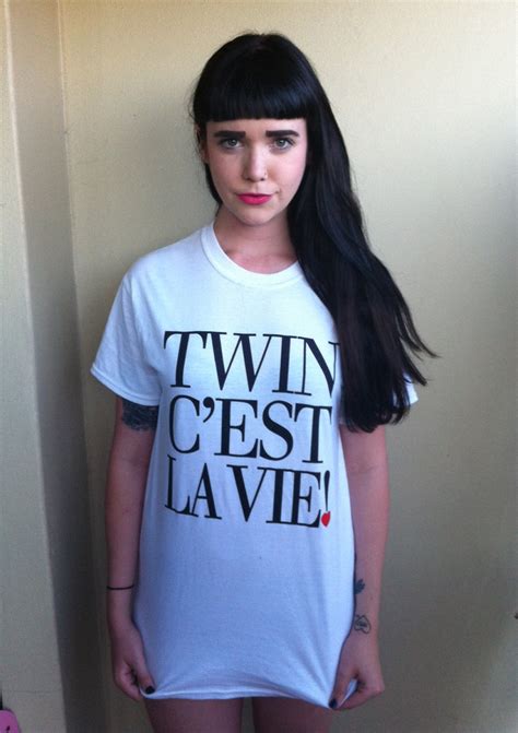 La vie ne ment past remix version joker. Twin C'est La Vie t-shirt | Twincest