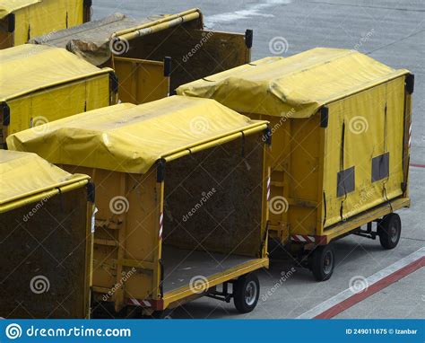 Airport Cargo Loader Royalty Free Stock Image 6101692