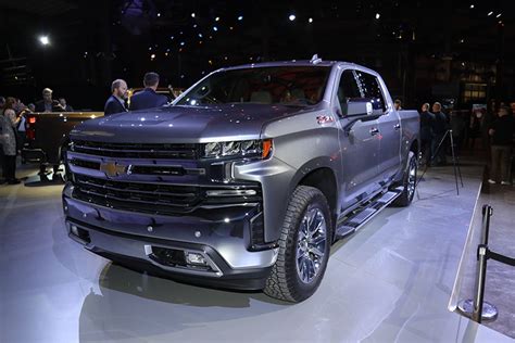 2018 Detroit Auto Show Redesigned Chevrolet Silverado Is Tech Heavy