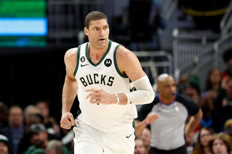 Nba Free Agency 2023 Brook Lopez Agrees To Return To Bucks On 2 Year