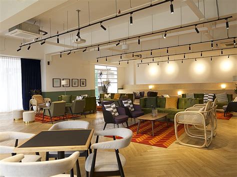 At the heart of the business, more than just offering a physical workspace, common ground aims at redefining workplaces with its contemporary and stylish coworking spaces. Common Ground, Ampang | Venuerific Malaysia