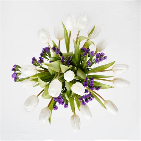 Whether it's an anniversary that slipped your mind or birthday that popped up out of nowhere, next day flowers can save the day. Memory - Simpathy Flower Arrangement with Next Day Delivery