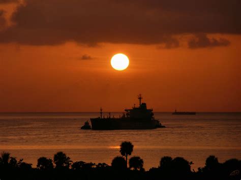 Safe Harbor Tug Guiding Ship Into Port Everglades Harbor A Flickr