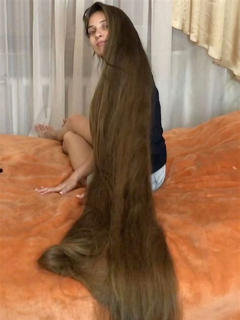 Video Woman With 53 Pounds 24 Kg Of Hair Realrapunzels