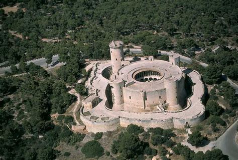 Für die steuerung von reputationsrisiken zuständig. Castell de Bellver, Burg Jaumes II. in Palma de Mallorca
