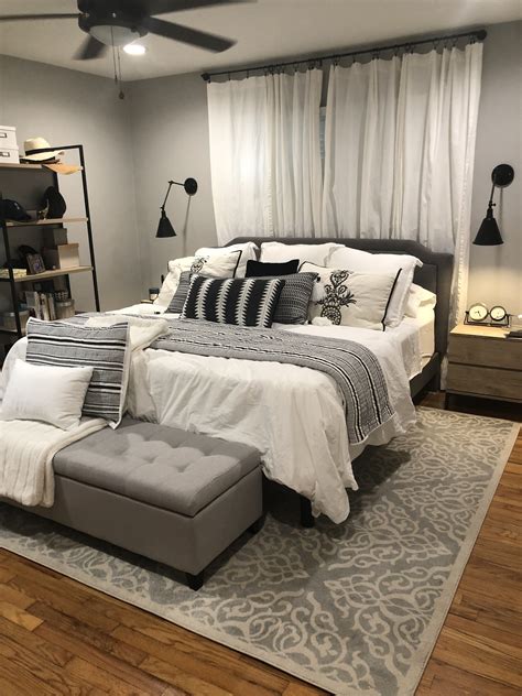 10 Gray Black And White Bedroom Decoomo