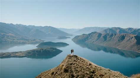 Lake Wanaka This Stunning Alpine And Lakeside Town Is One Of The Most
