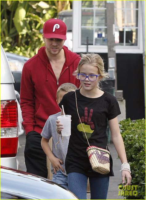 Ryan Phillippe Sunday Lunch With Ava And Deacon Photo 2606915 Ava