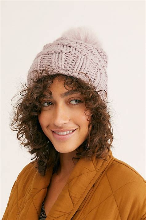 For women with curly hair, this can feel like it means you can't wear a hat, but it doesn't have to! winter-hats-for-naturally-curly-hair - ClassyCurlies DIY ...