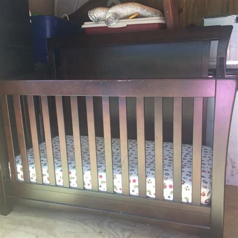 Baby Crib That Turns Into A Toddler Bed Good Condition For